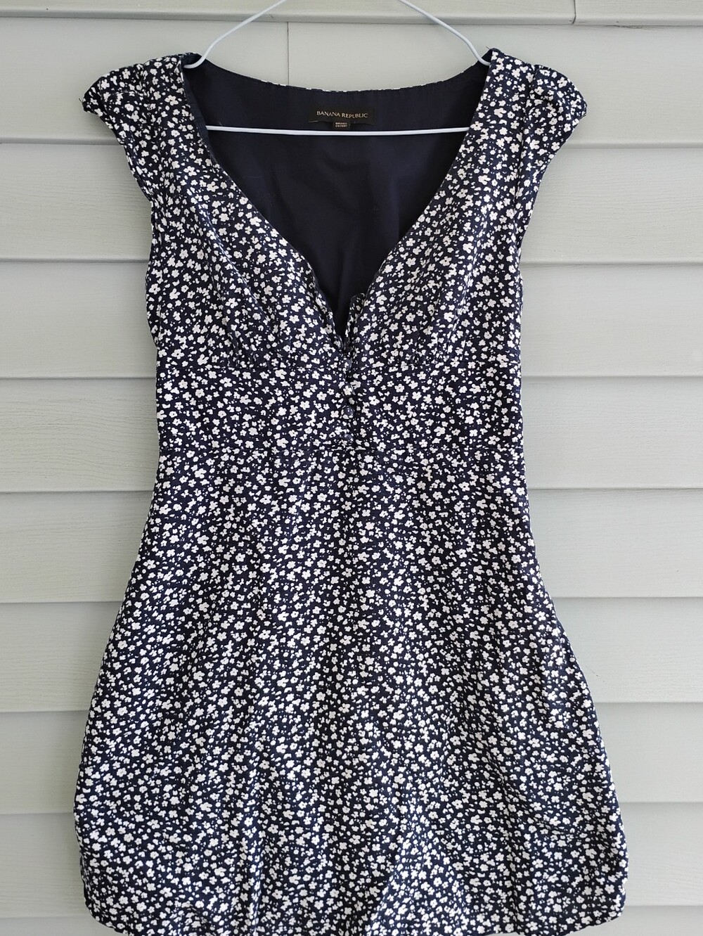 Banana Republic Navy and White Floral V-Neck Cap Sleeve Tunic